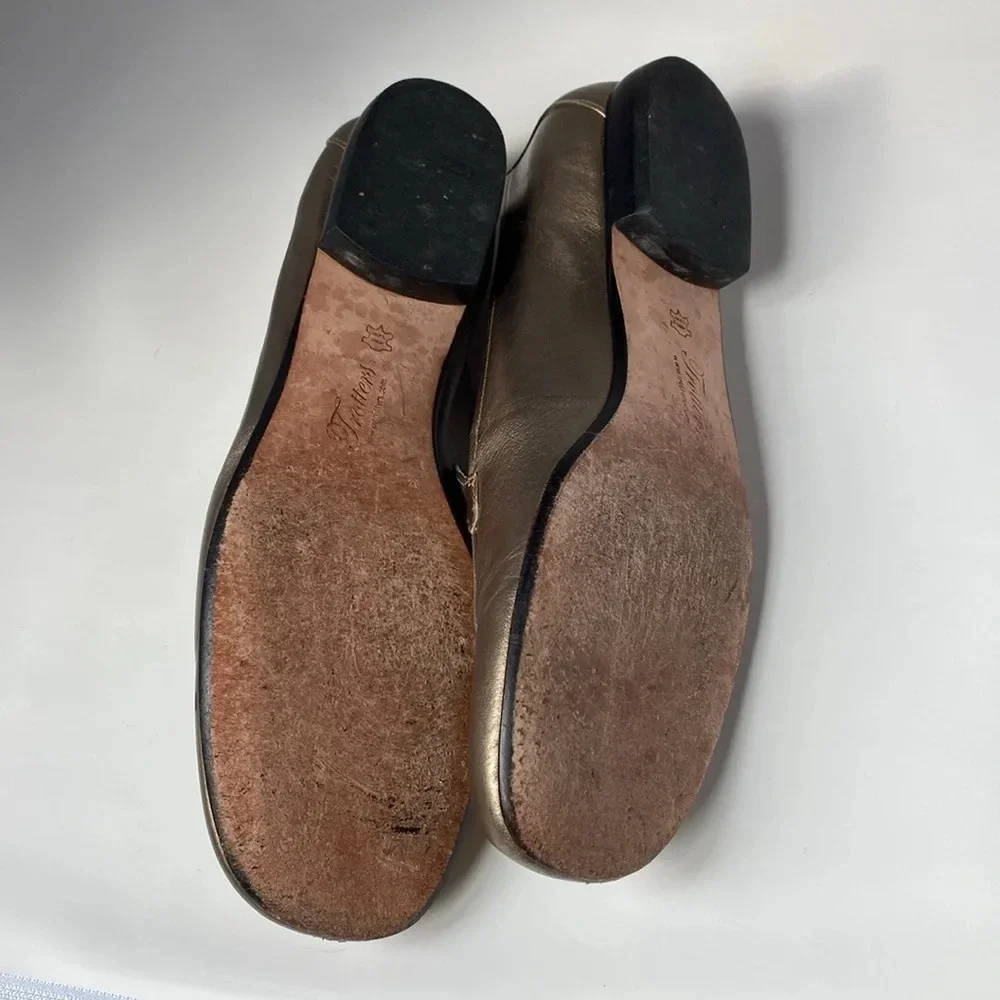 Trotters Gold‎ Leather Loafers Womens Size 8.5 M Horsebit Style Chain Hardware